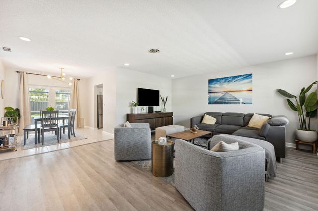 428 SE 2nd Street, Deerfield Beach, FL 33441