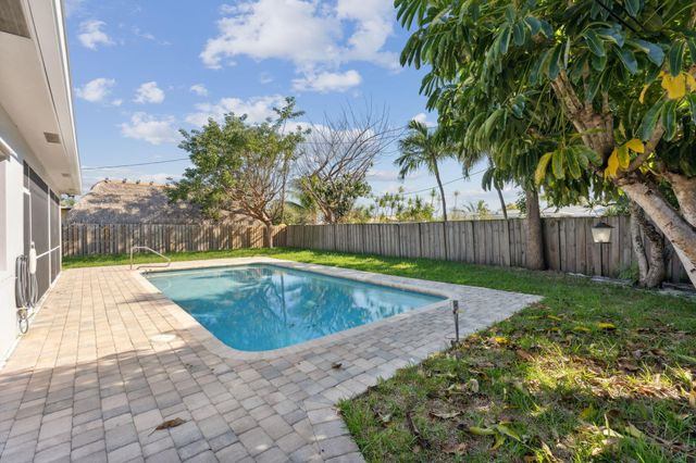 428 SE 2nd Street, Deerfield Beach, FL 33441