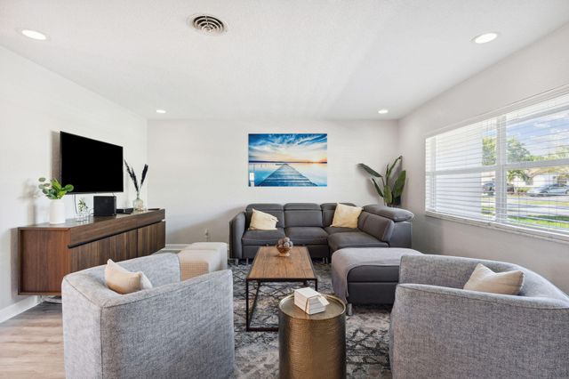 428 SE 2nd Street, Deerfield Beach, FL 33441