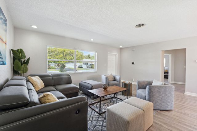 428 SE 2nd Street, Deerfield Beach, FL 33441