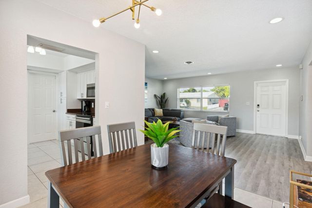 428 SE 2nd Street, Deerfield Beach, FL 33441