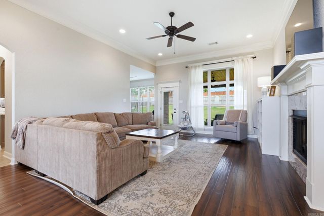 9709 Cliffside Drive, Sherwood, AR 72120