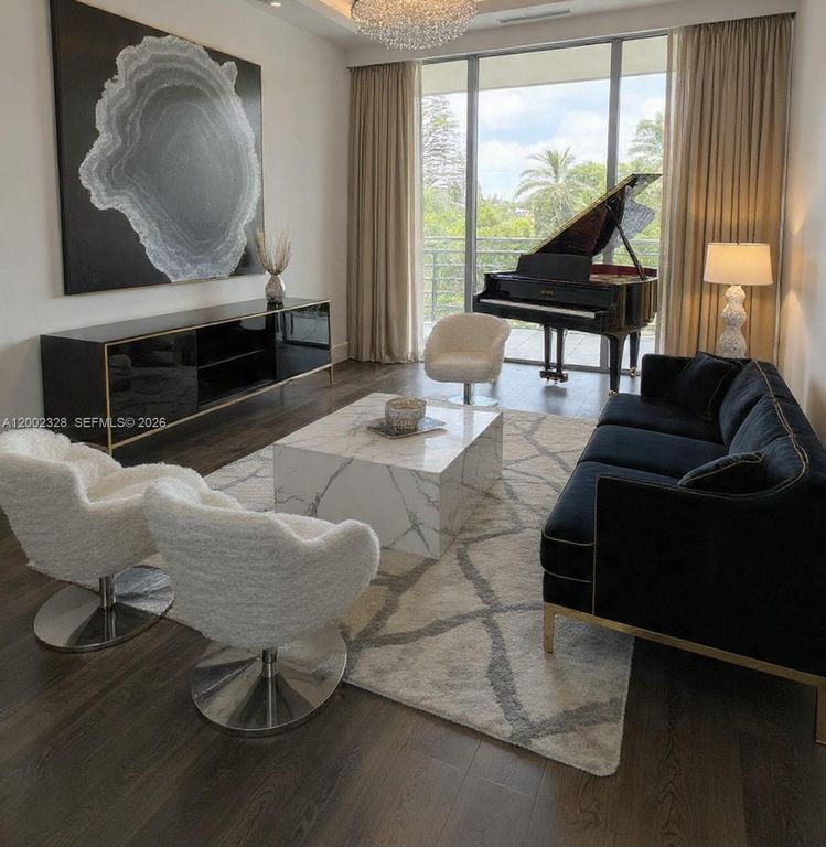 3070 NW 48th Ter 413, Lauderdale Lakes, FL 33313