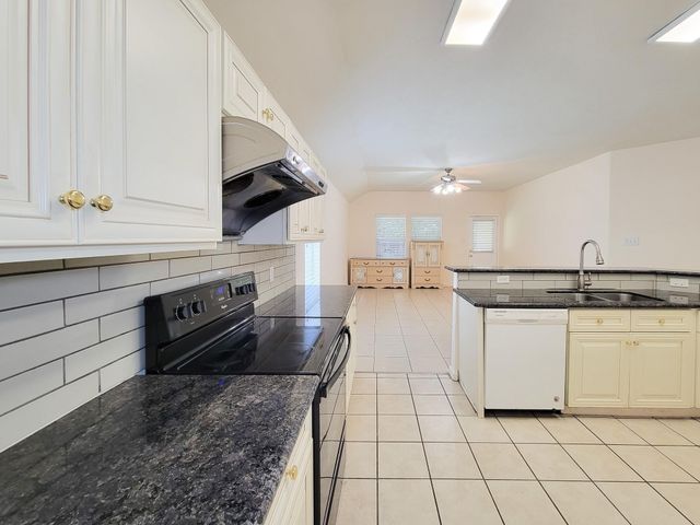 3010 Stonecross Lane, Dickinson, TX 77539