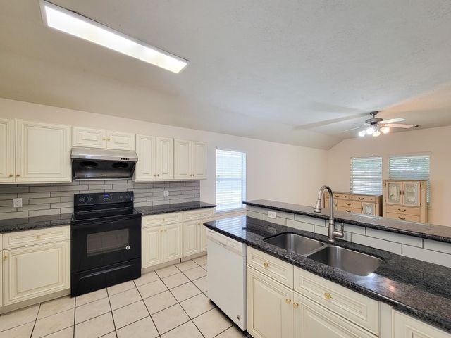 3010 Stonecross Lane, Dickinson, TX 77539