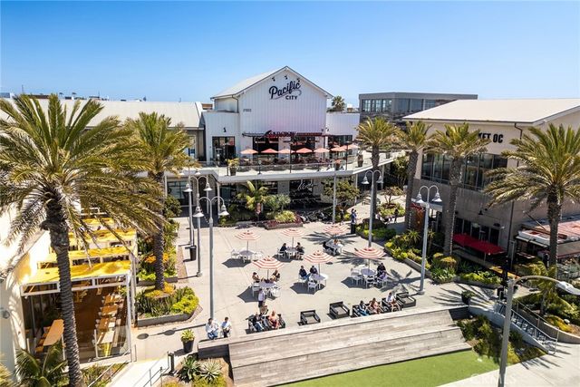 21114 Gypsy Moth Lane, Huntington Beach, CA 92646