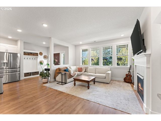 7510 Nw LAUREN Ave, Portland, OR 97229