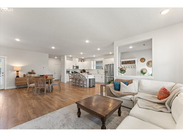7510 Nw LAUREN Ave, Portland, OR 97229