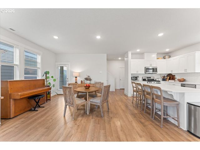 7510 Nw LAUREN Ave, Portland, OR 97229