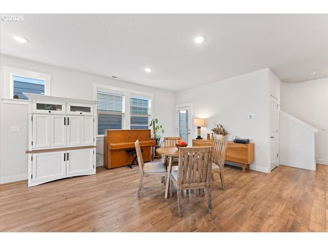 7510 Nw LAUREN Ave, Portland, OR 97229