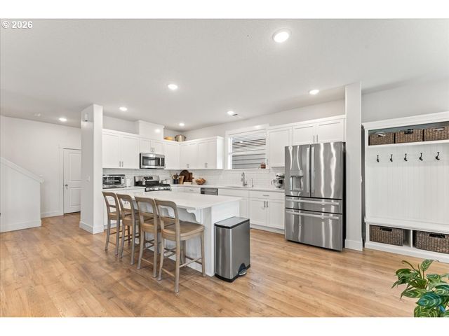 7510 Nw LAUREN Ave, Portland, OR 97229