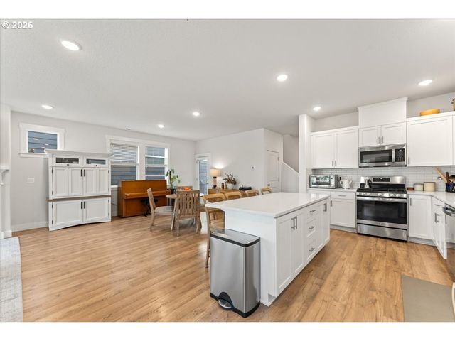 7510 Nw LAUREN Ave, Portland, OR 97229