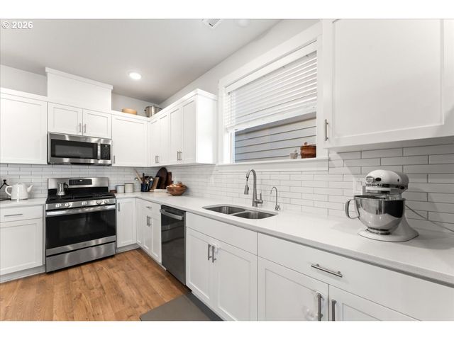 7510 Nw LAUREN Ave, Portland, OR 97229