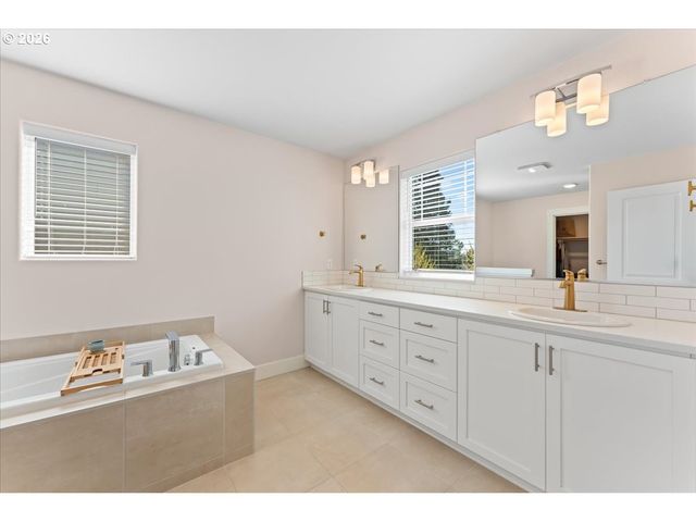 7510 Nw LAUREN Ave, Portland, OR 97229