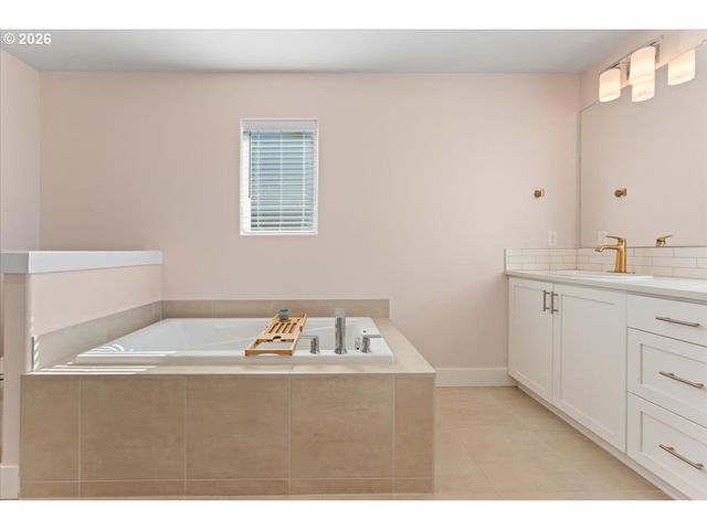 7510 Nw LAUREN Ave, Portland, OR 97229