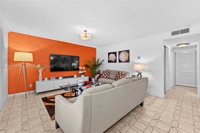 200 NE 12th Ave 3A, Hallandale Beach, FL 33009