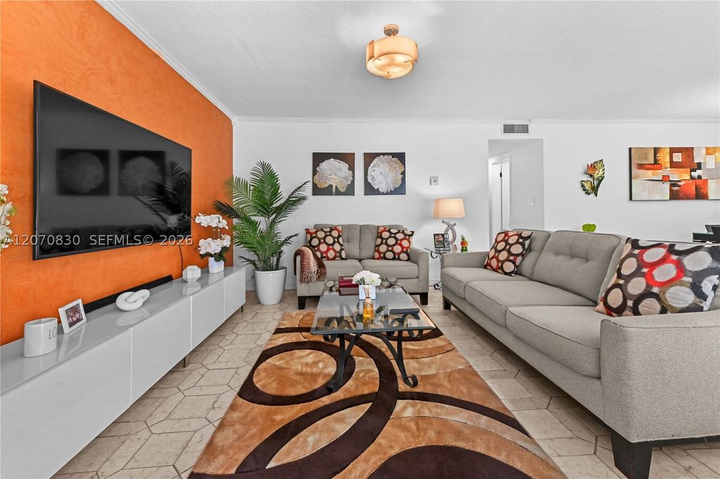 200 NE 12th Ave 3A, Hallandale Beach, FL 33009