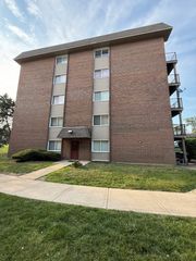 4508 Beau Monde Drive 5, Lisle, IL 60532