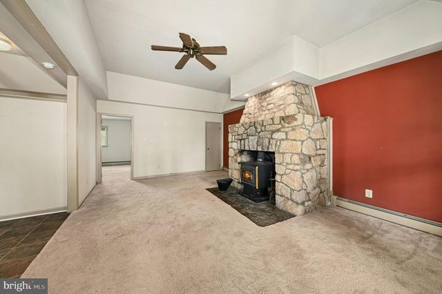 189 E BUTLER AVE, Doylestown, PA 18901