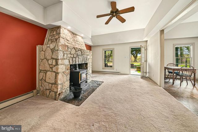 189 E BUTLER AVE, Doylestown, PA 18901