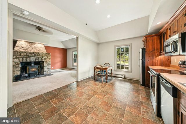 189 E BUTLER AVE, Doylestown, PA 18901