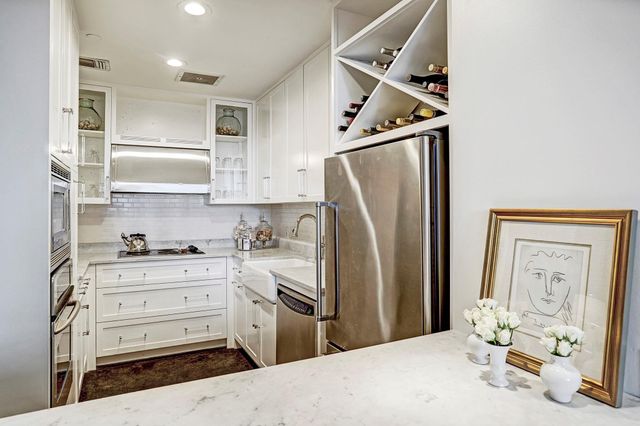 5110 San Felipe Street 31W, Houston, TX 77056