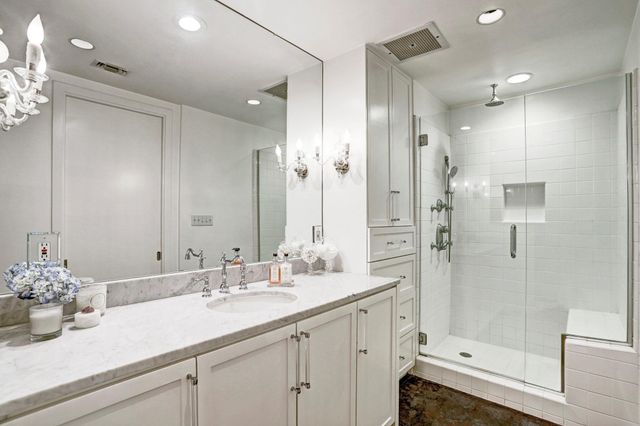 5110 San Felipe Street 31W, Houston, TX 77056