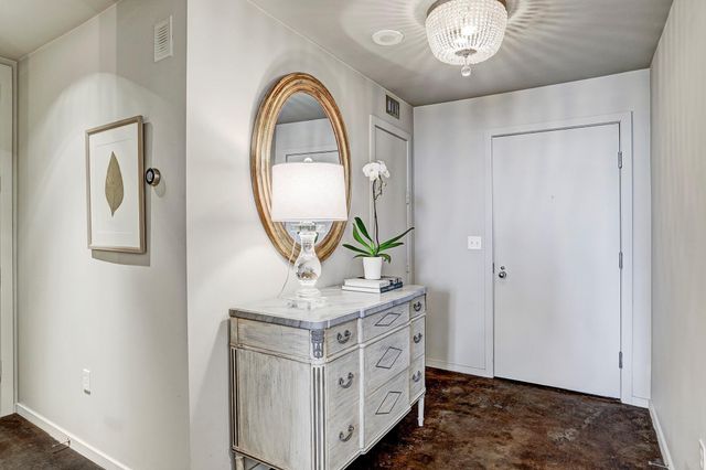 5110 San Felipe Street 31W, Houston, TX 77056