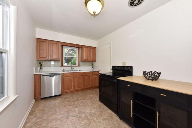 6639 W Bennett AVENUE, Milwaukee, WI 53219