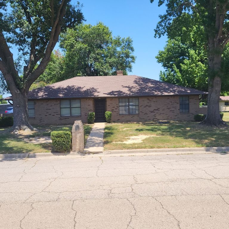 1429 Live Oak Street, Sulphur Springs, TX 75482