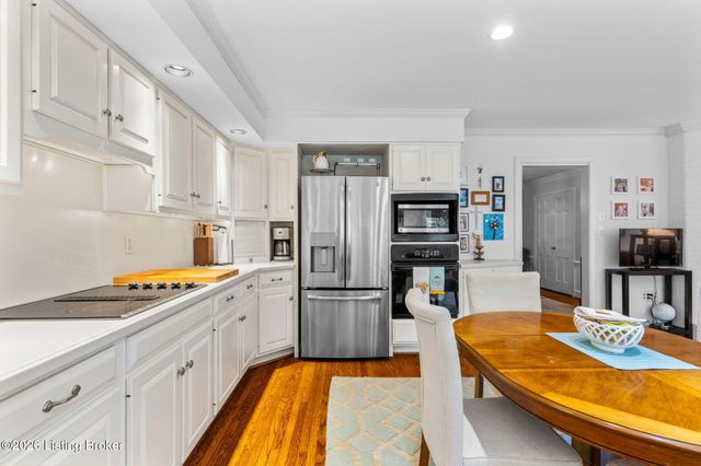 5805 Brittany Woods Cir, Louisville, KY 40222