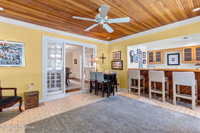 5805 Brittany Woods Cir, Louisville, KY 40222