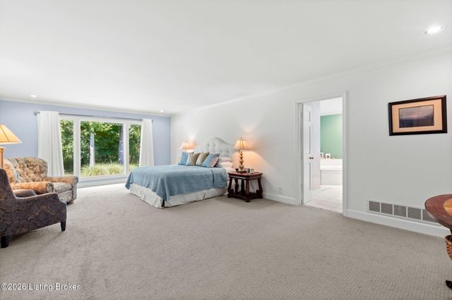 5805 Brittany Woods Cir, Louisville, KY 40222