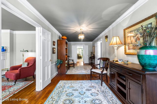5805 Brittany Woods Cir, Louisville, KY 40222