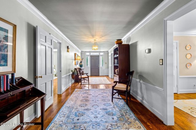 5805 Brittany Woods Cir, Louisville, KY 40222