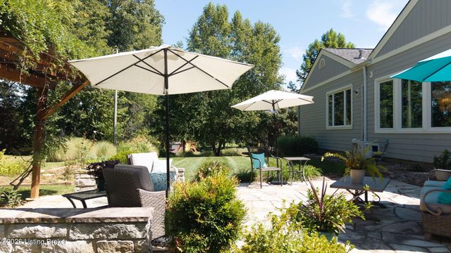 5805 Brittany Woods Cir, Louisville, KY 40222