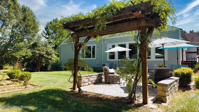 5805 Brittany Woods Cir, Louisville, KY 40222