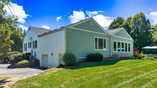 5805 Brittany Woods Cir, Louisville, KY 40222