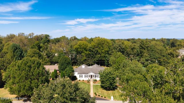 5805 Brittany Woods Cir, Louisville, KY 40222