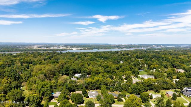 5805 Brittany Woods Cir, Louisville, KY 40222
