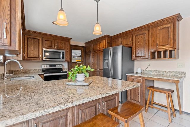 1935 BUNKER HILL COURT, De Pere, WI 54115