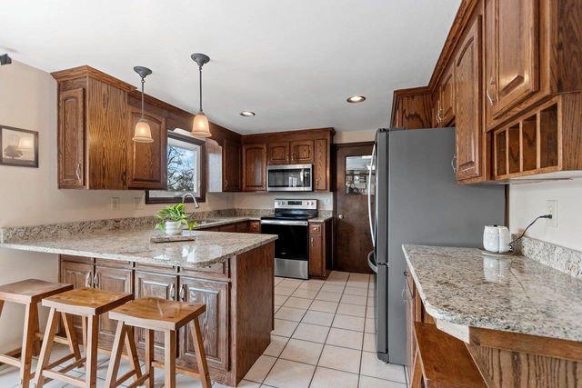 1935 BUNKER HILL COURT, De Pere, WI 54115