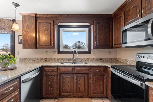 1935 BUNKER HILL COURT, De Pere, WI 54115