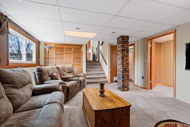 1935 BUNKER HILL COURT, De Pere, WI 54115