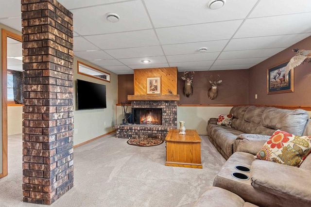 1935 BUNKER HILL COURT, De Pere, WI 54115