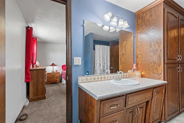 1935 BUNKER HILL COURT, De Pere, WI 54115