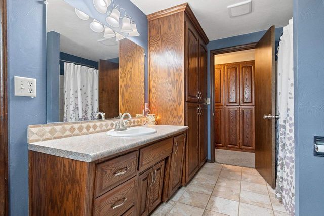 1935 BUNKER HILL COURT, De Pere, WI 54115