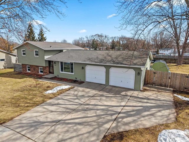 1935 BUNKER HILL COURT, De Pere, WI 54115