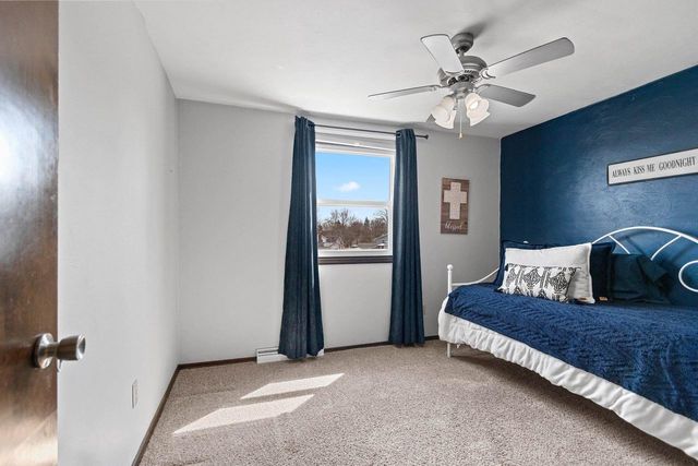 1935 BUNKER HILL COURT, De Pere, WI 54115