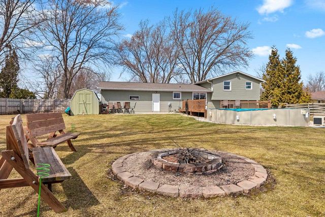 1935 BUNKER HILL COURT, De Pere, WI 54115